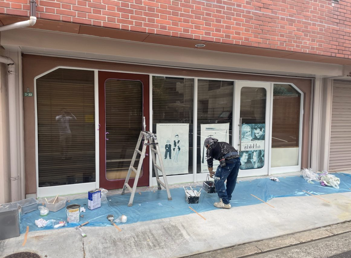 広島市西区庚午南　テナント　窓枠　シャッターボックス　塗装工事